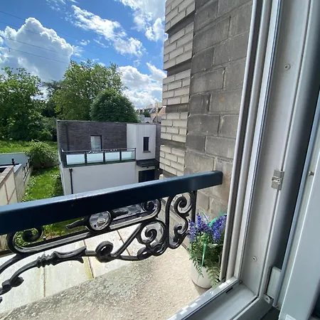 Le Manoir Des Reves: Serene Comfort Near Clinique D'europe *
